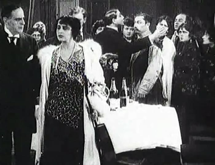 кадр Молчи, грусть, молчи 10