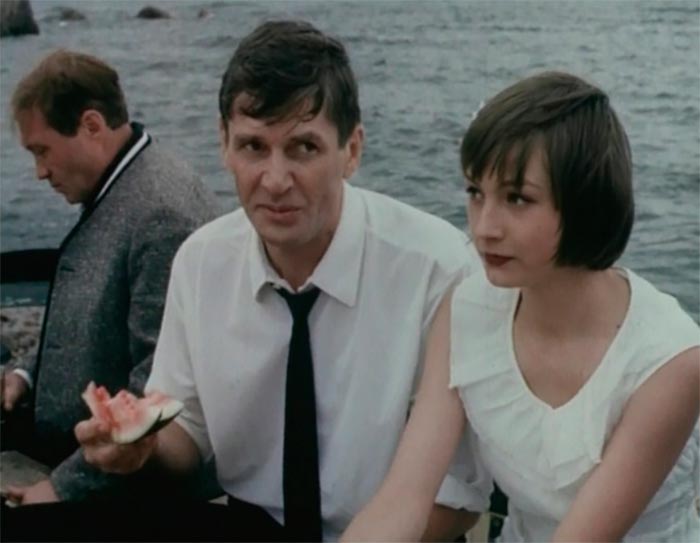 кадр Над тёмной водой 4