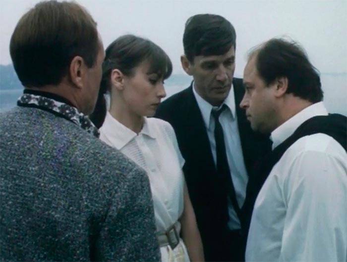 кадр Над тёмной водой 11