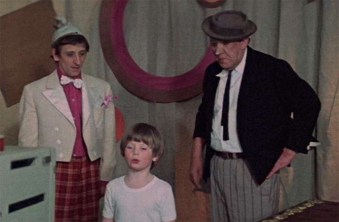 Кадр из фильма Не хочу быть взрослым кадр Не хочу быть взрослым 2