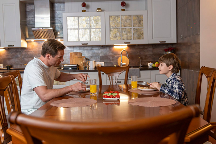 Кадр из фильма Ни сват, ни брат кадр Ни сват, ни брат 8