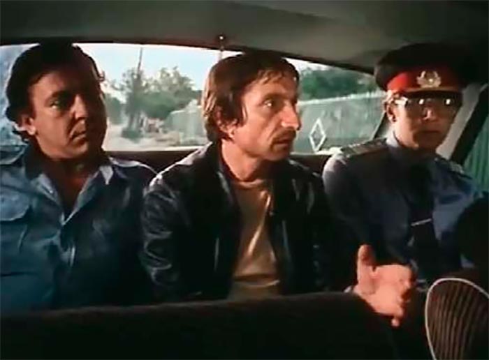 Кадр из фильма Одинокий автобус под дождем кадр Одинокий автобус под дождем 6