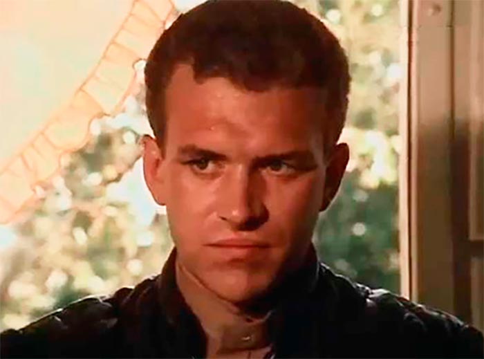 Кадр из фильма Одинокий автобус под дождем кадр Одинокий автобус под дождем 9