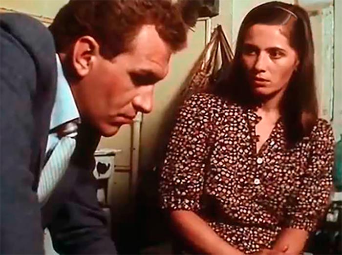 Кадр из фильма Одинокий автобус под дождем кадр Одинокий автобус под дождем 10