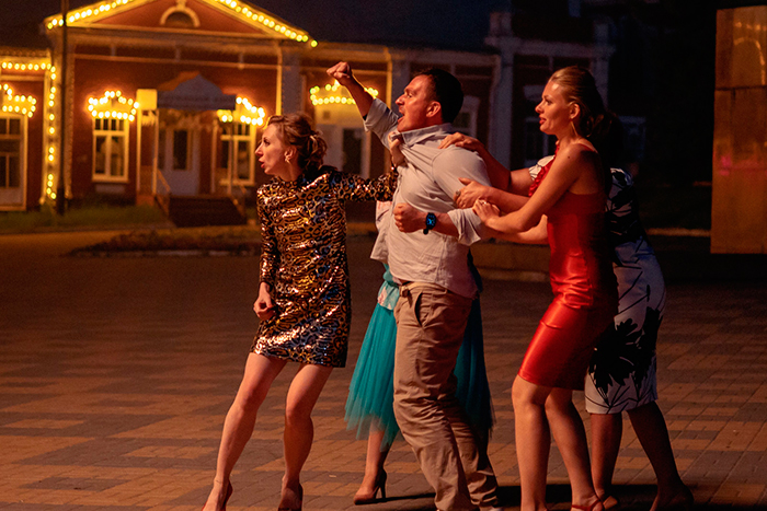 Кадр из фильма Одним днём кадр Одним днём 7