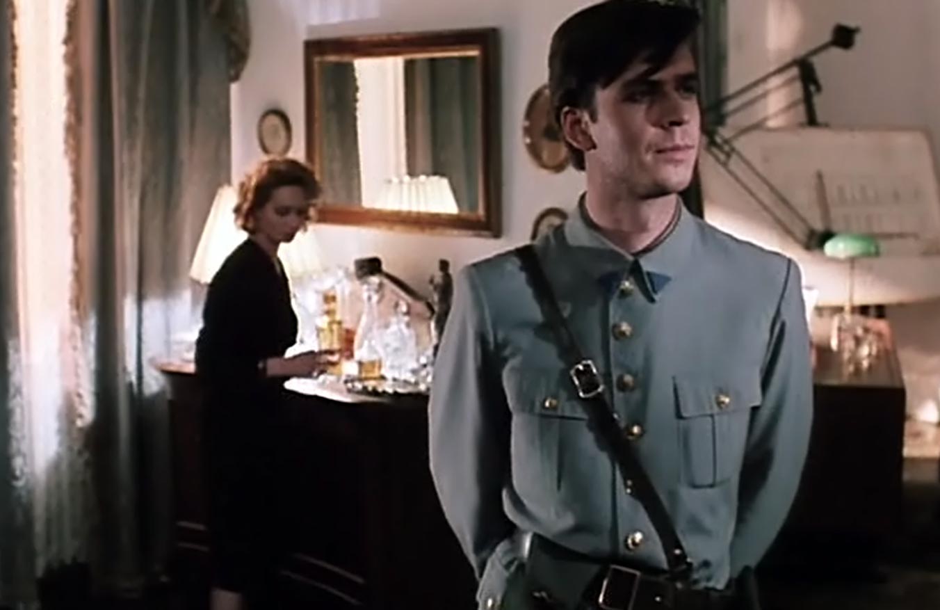 кадр Офицер с розой 6