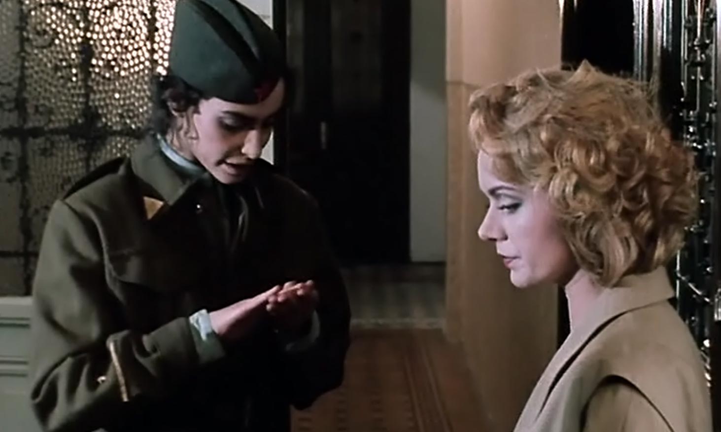 кадр Офицер с розой 8