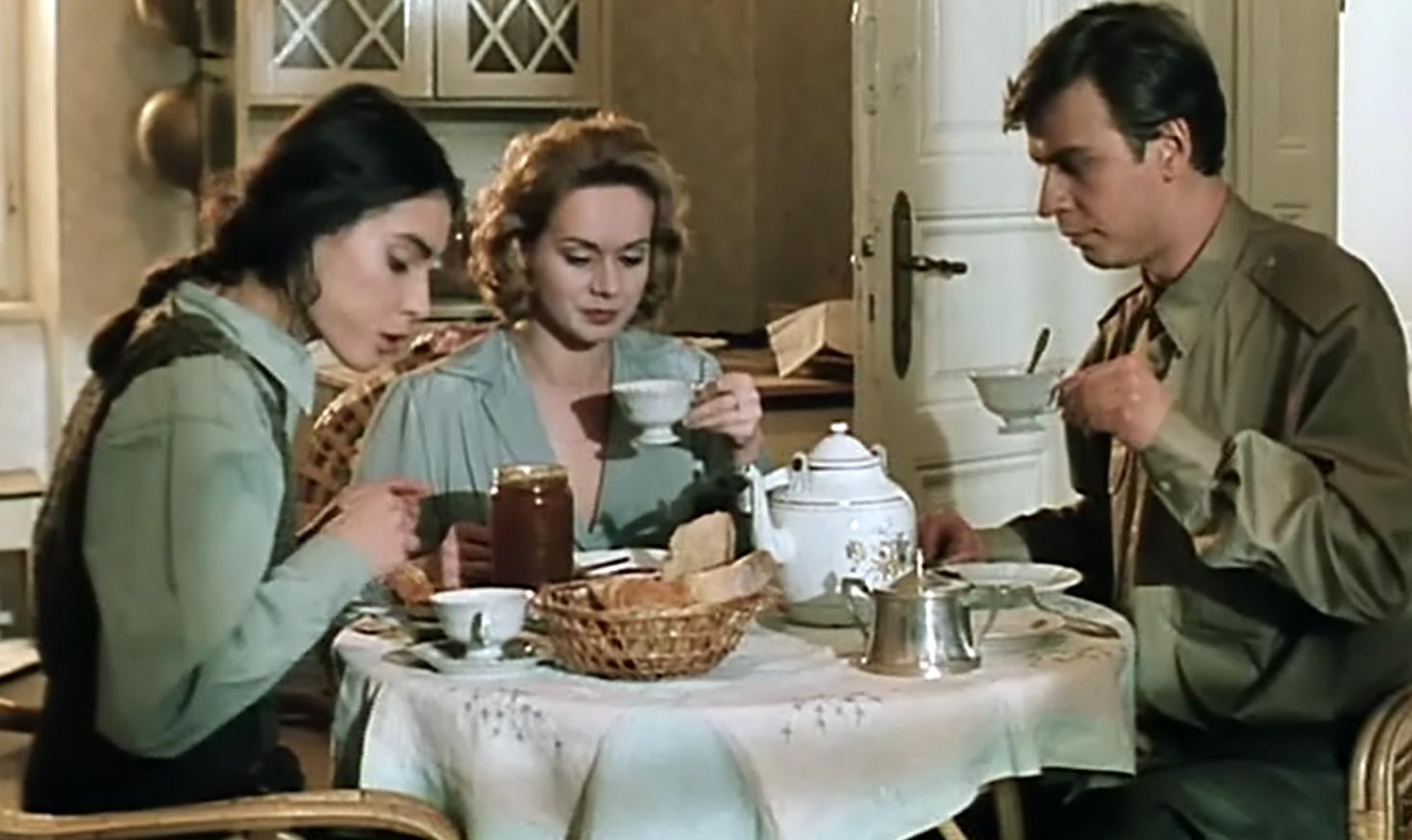 кадр Офицер с розой 17