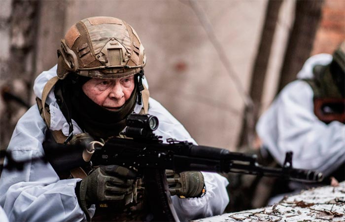 кадр Отставник. Ближний бой 8