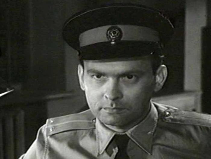 кадр Понедельник - день тяжёлый 4