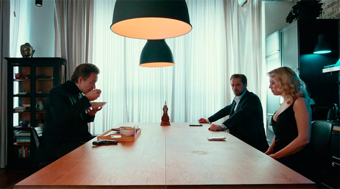 кадр Право на лево 10