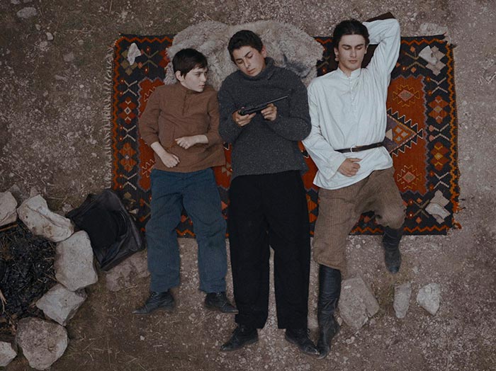 Кадр из фильма Семь чёрных бумаг кадр Семь чёрных бумаг 2