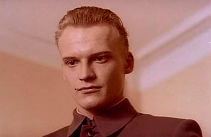 кадр Серп и молот 2