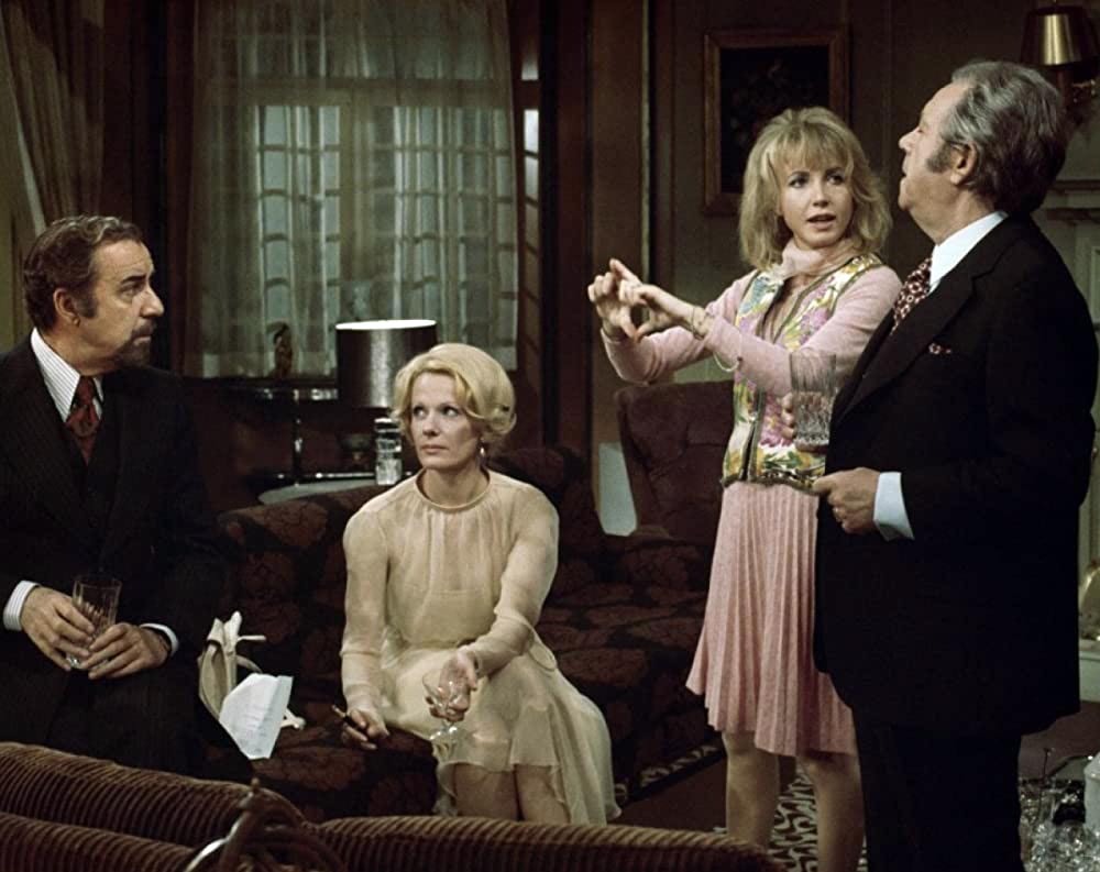 кадр Скромное обаяние буржуазии 8