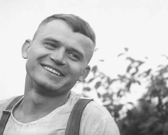 кадр Спокойный день в конце войны 9