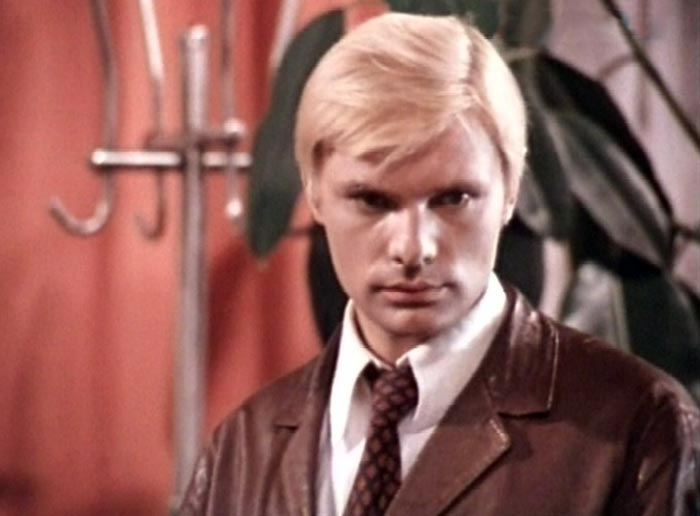 кадр Стоянка поезда - две минуты 5