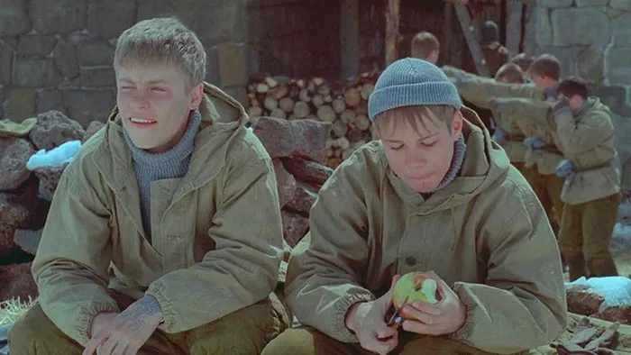 кадр Сволочи 3