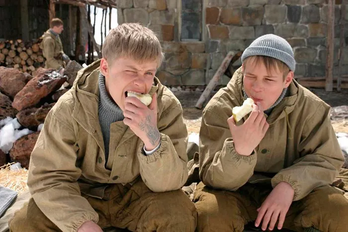 кадр Сволочи 10