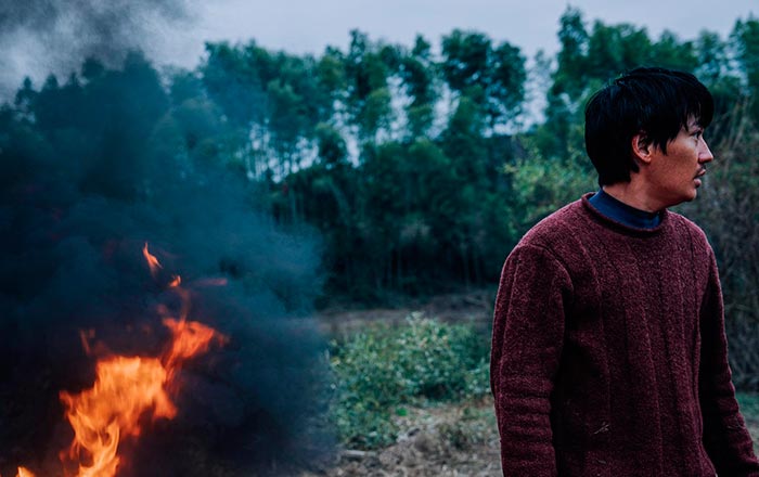 кадр Только течёт река 5