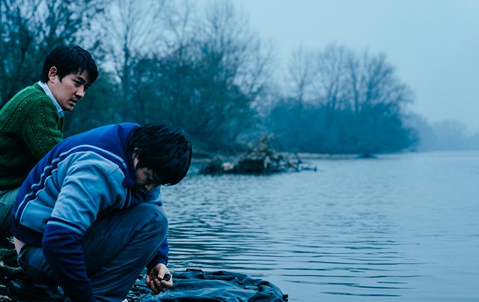 кадр Только течёт река 8