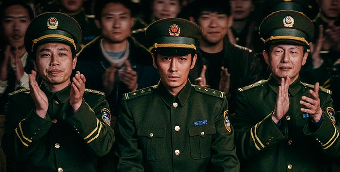 кадр Только течёт река 9