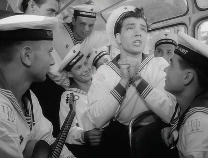 Кадр из фильма Увольнение на берег кадр Увольнение на берег 10