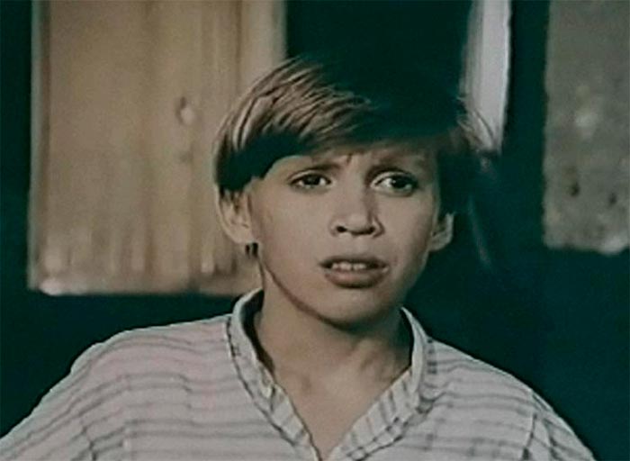 кадр Витька Шушера и автомобиль 2