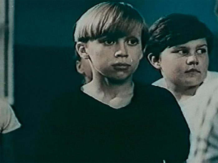 кадр Витька Шушера и автомобиль 5