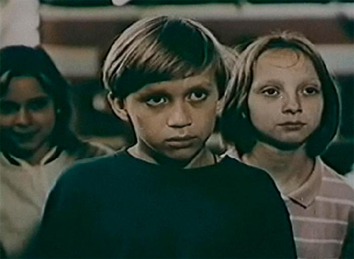 кадр Витька Шушера и автомобиль 8