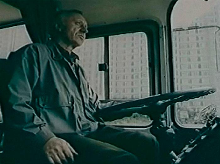 кадр Витька Шушера и автомобиль 10