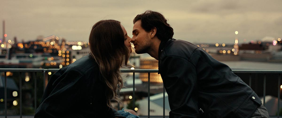 кадр Все оттенки красного 5