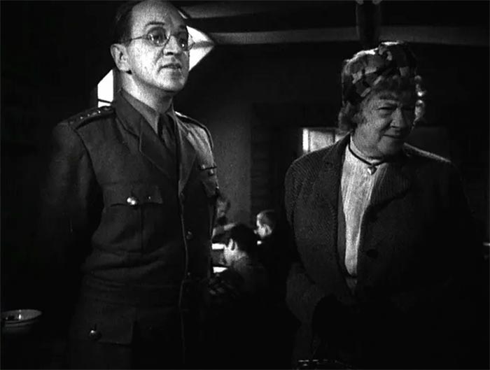 кадр У них есть Родина 9