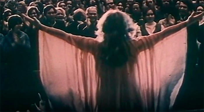 Кадр из фильма Женщина, которая поет кадр Женщина, которая поет 11