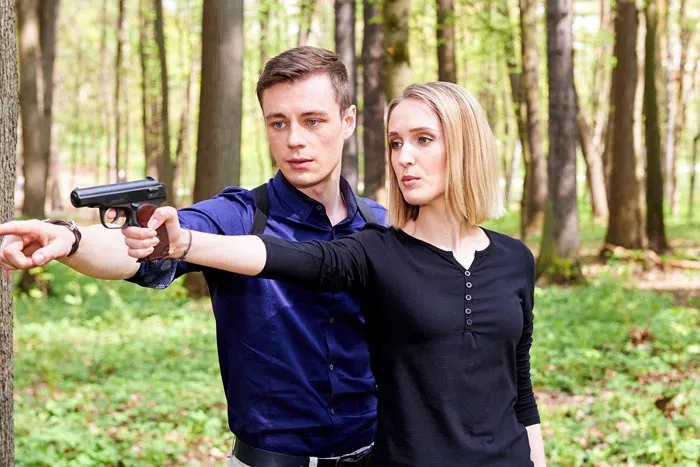 кадр Женская версия Ваше время и стекло 12