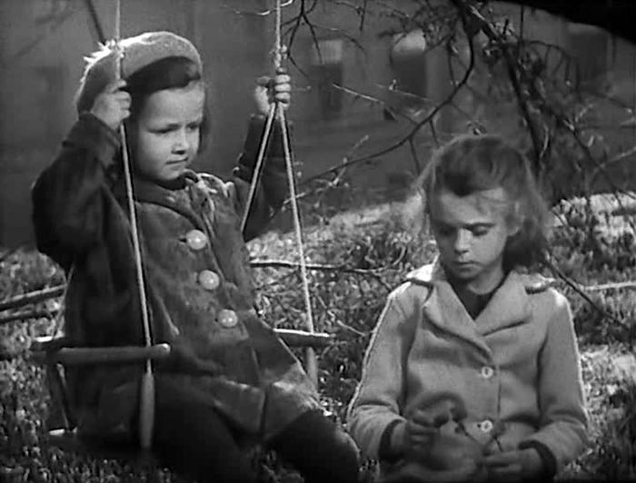 Фильм «Жила-была девочка» (1944) - сюжет, актеры и роли, кадры из фильма