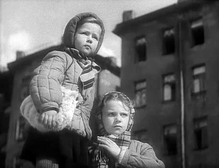 Фильм «Жила-была девочка» (1944) - сюжет, актеры и роли, кадры из фильма