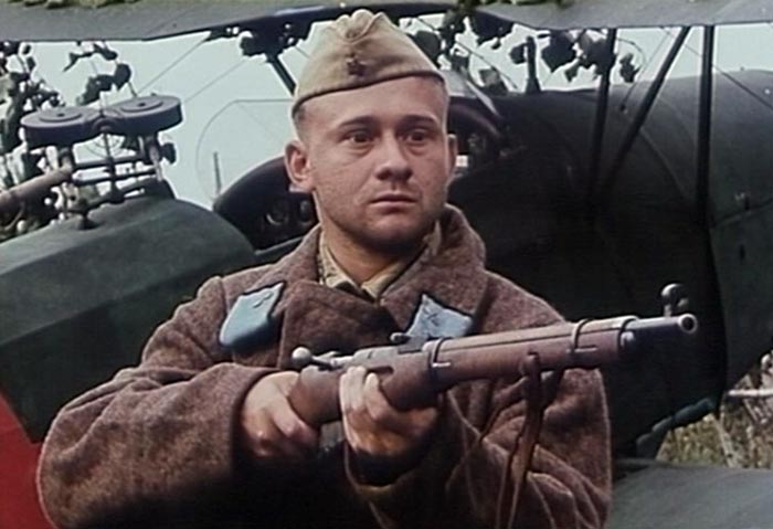 Кадр из фильма Жизнь и необычайные приключения солдата Ивана Чонкина кадр Жизнь и необычайные приключения солдата Ивана Чонкина 10