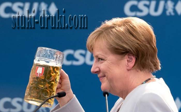 Ангела Меркель с пивом 2