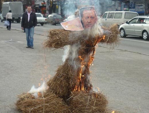 чучело Эрдогана горит