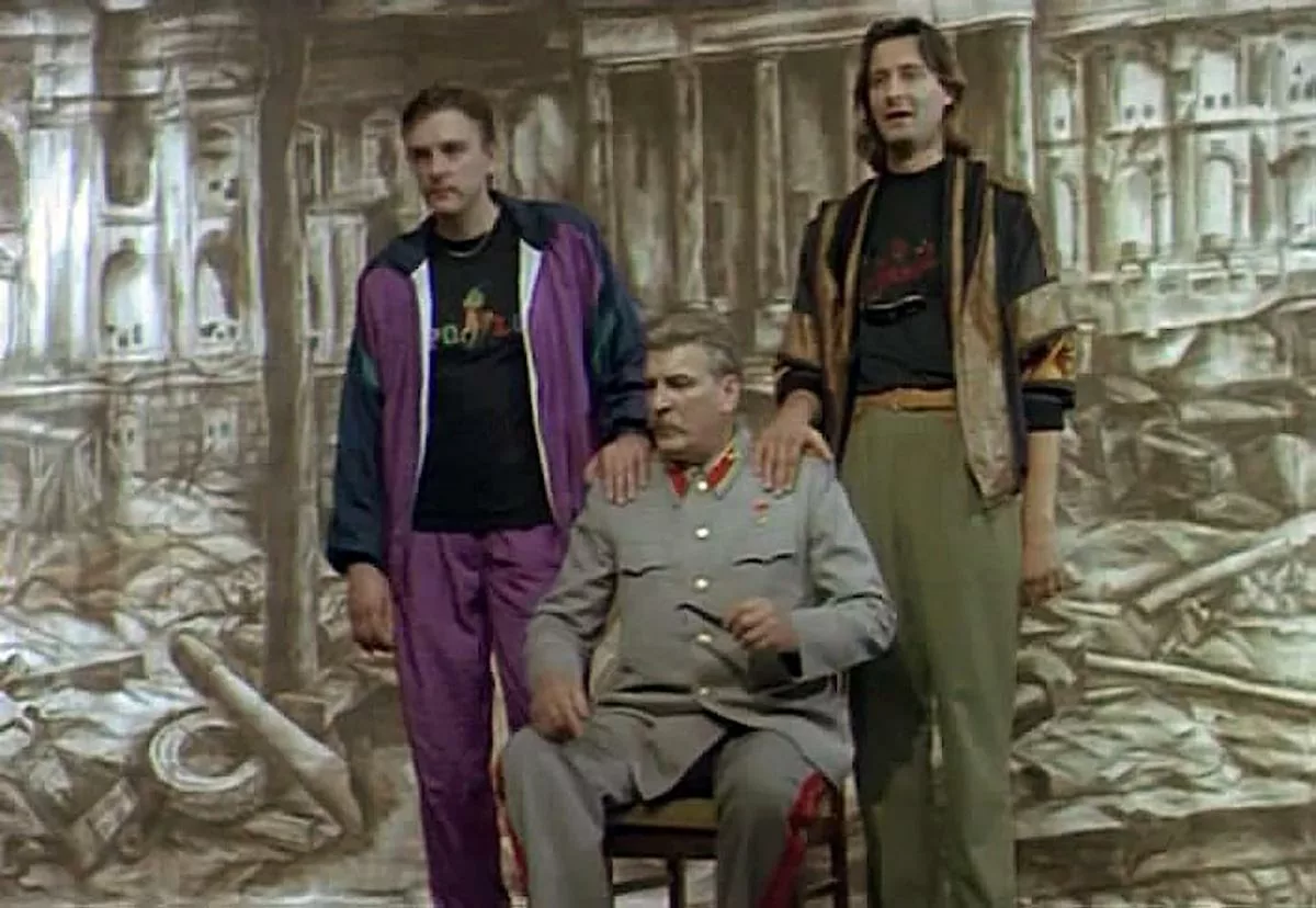 Александр Кознов в фильме Кооператив Политбюро, или Будет долгим прощанье Александр Кознов в фильме Кооператив Политбюро, или Будет долгим прощанье