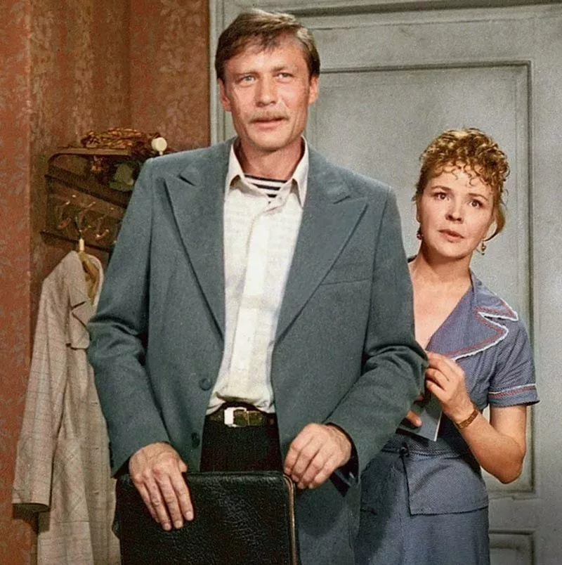 Александр Михайлов в фильме Одиноким предоставляется общежитие Александр Михайлов в фильме Одиноким предоставляется общежитие