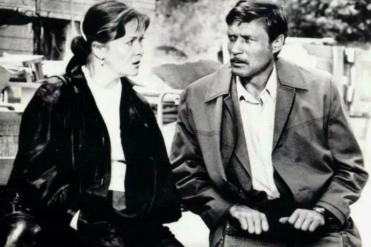 Александр Михайлов в фильме Одиноким предоставляется общежитие Александр Михайлов в фильме Одиноким предоставляется общежитие 2