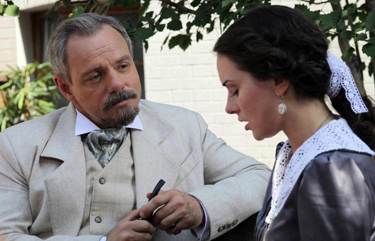 Александр Мохов в сериале Пока станица спит Александр Мохов в сериале Пока станица спит