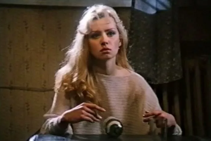 Александра Колкунова в фильме Мир в другом измерении