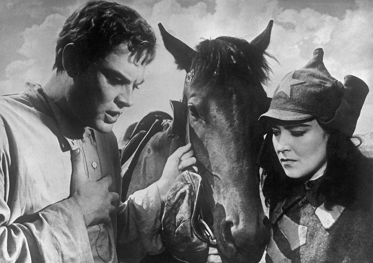 Александра Завьялова в фильме Хлеб и розы