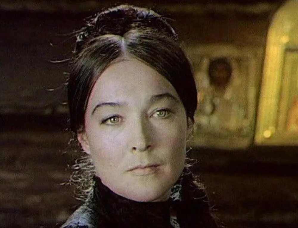 Александра Завьялова в фильме Тени исчезают в полдень 3