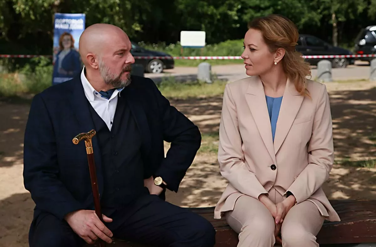 Алексей Нилов в сериале Канцелярская крыса Алексей Нилов в сериале Канцелярская крыса