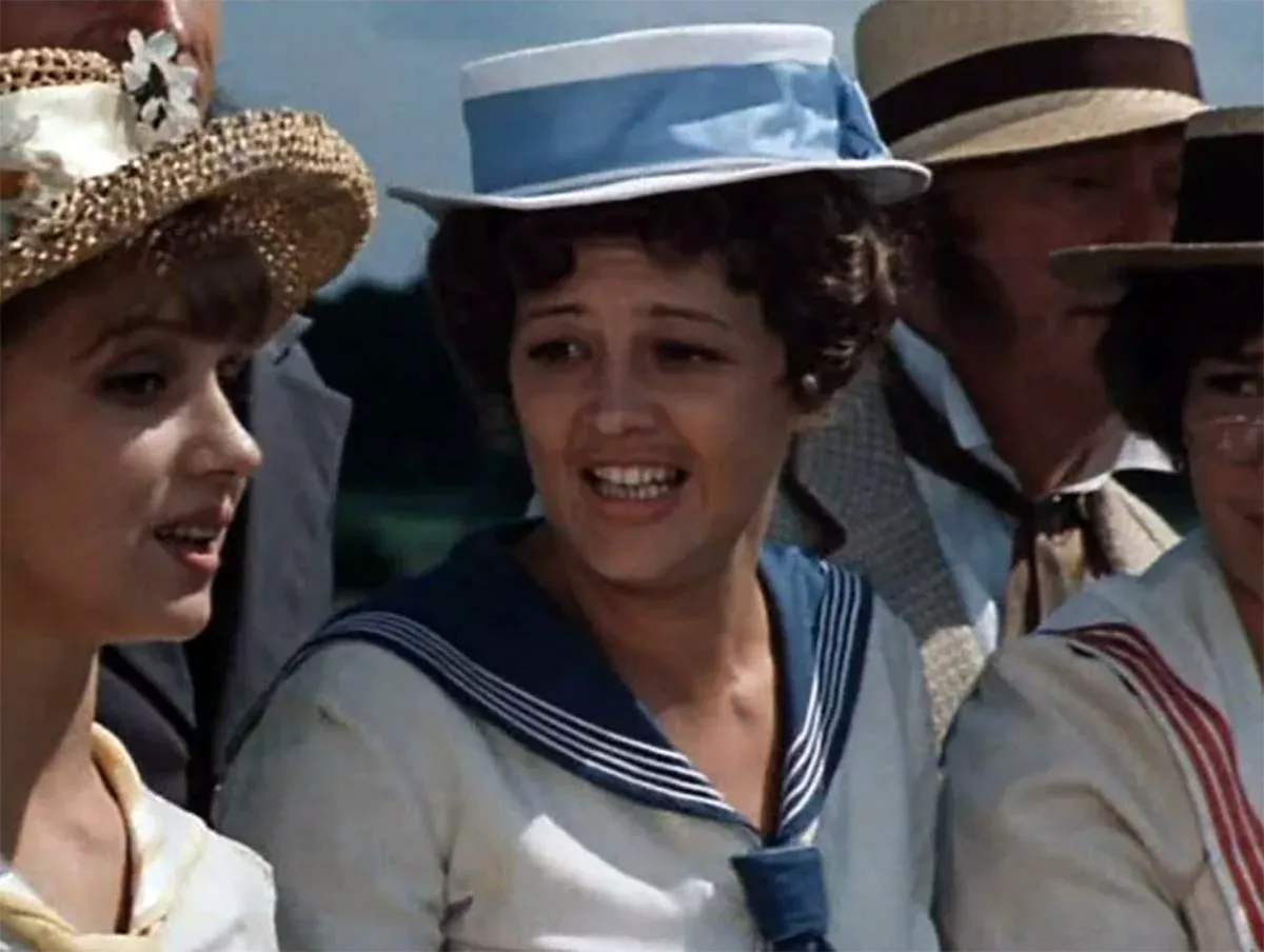 Алина Покровская в фильме Трое в лодке, не считая собаки