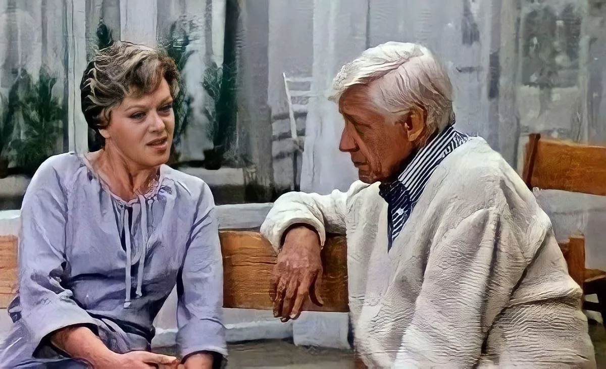 Алиса Фрейндлих в фильме Старомодная комедия Алиса Фрейндлих в фильме Старомодная комедия