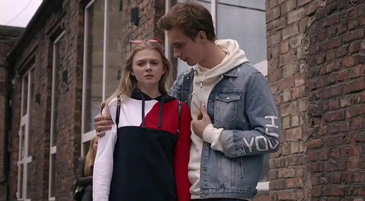 Алиса Лозовская в сериале В шаге от рая